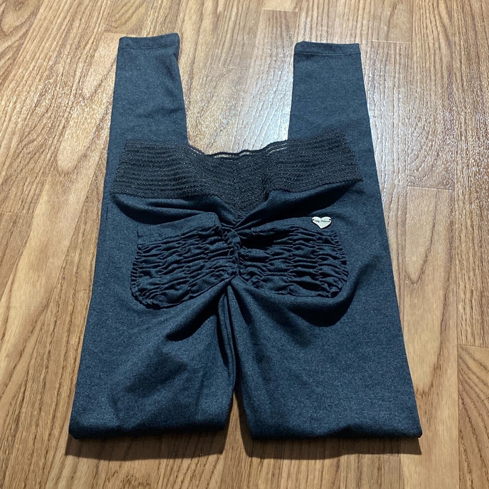 Cute Booty Lounge Grey Leggings Size Small Scrunchie Butt Flattering Tights Hot